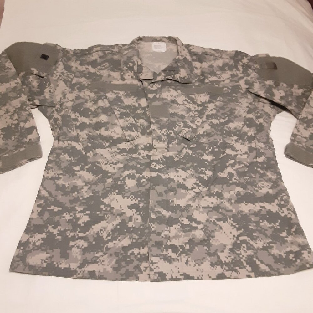 Coat, Army Combat Uniform * Medium, Regular * EUC * US Army Issue * UCP